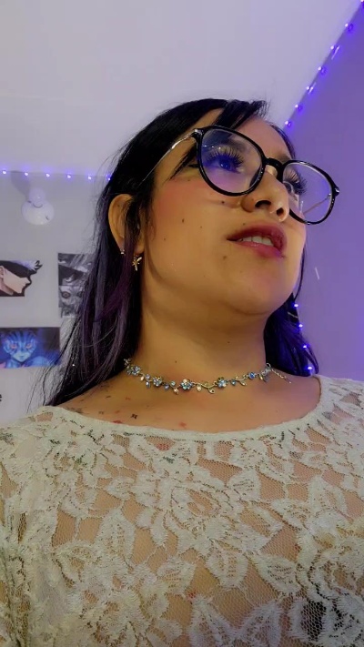 julibella_swee4 live cam on Cam4