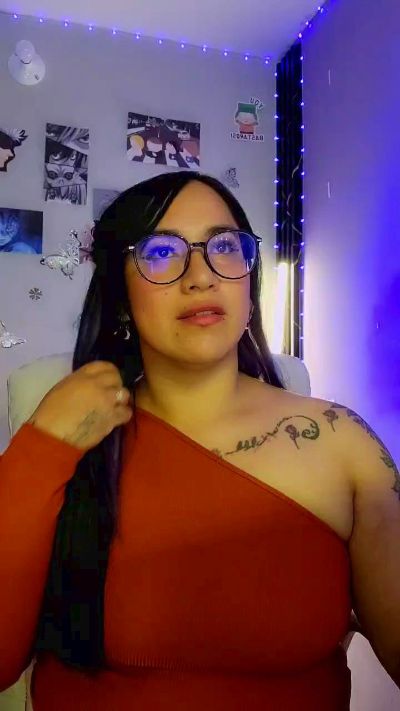 julibella_swee4 live cam on Cam4