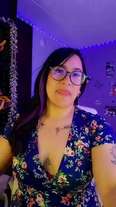julibella_swee4 live cam on Cam4