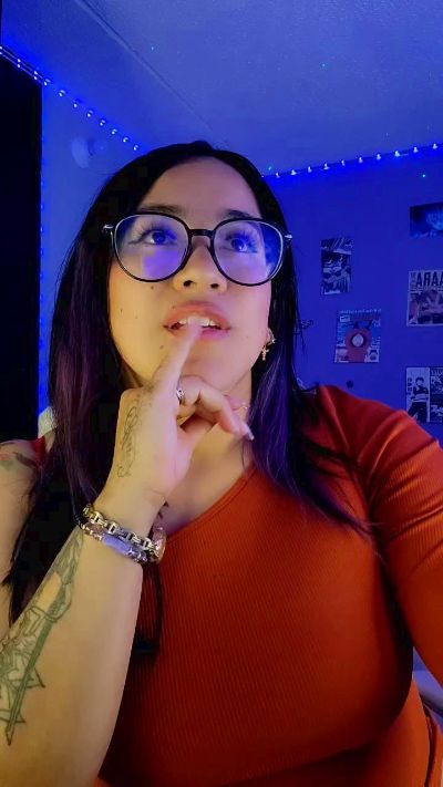 julibella_swee4 live cam on Cam4