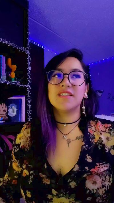 julibella_swee4 live cam on Cam4