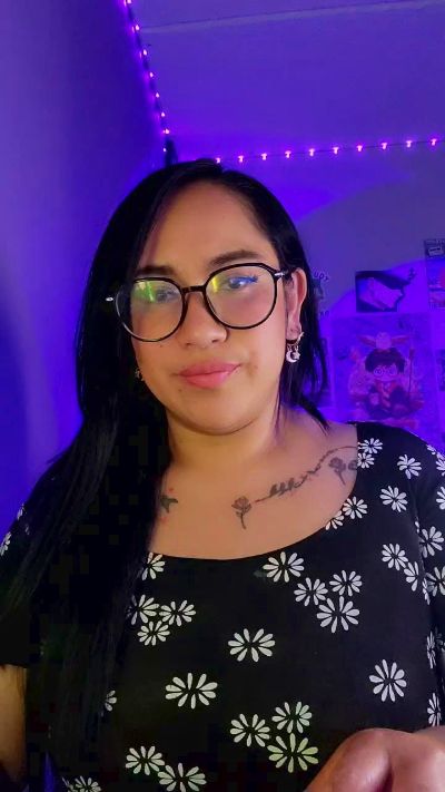 julibella_swee4 live cam on Cam4