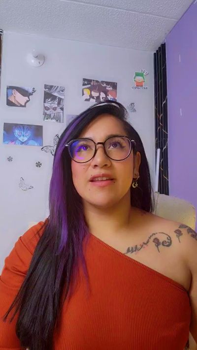 julibella_swee4 live cam on Cam4