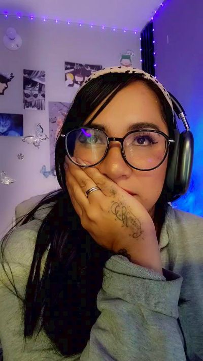 julibella_swee4 live cam on Cam4