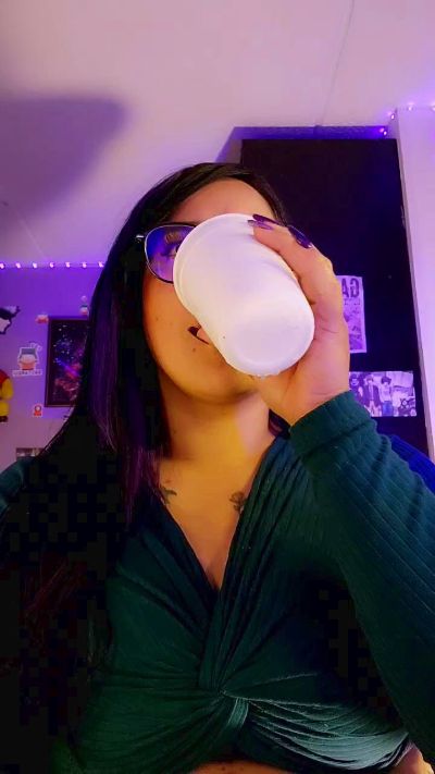 julibella_swee4 live cam on Cam4