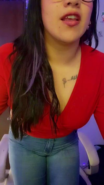 julibella_swee4 live cam on Cam4