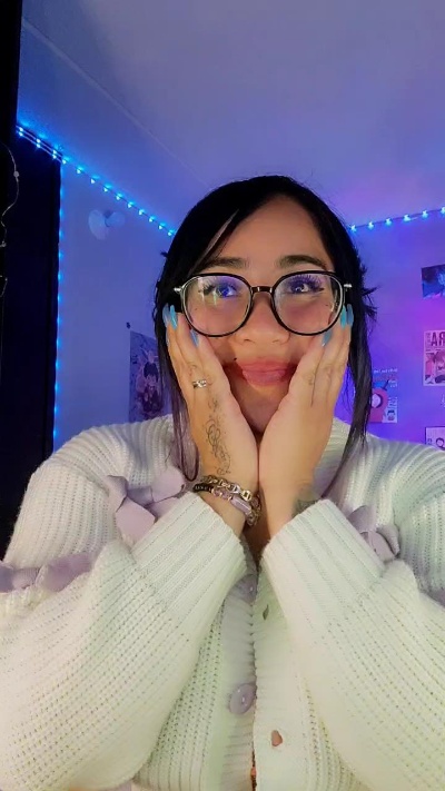 julibella_swee4 live cam on Cam4