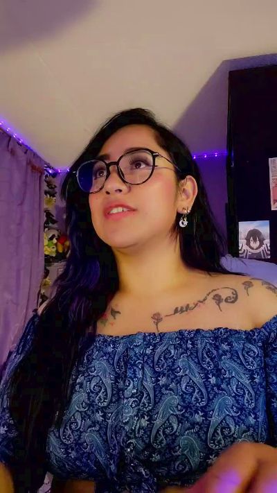 julibella_swee4 live cam on Cam4