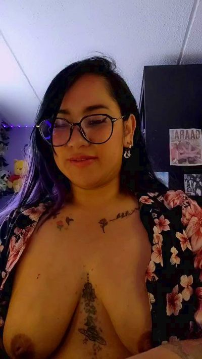 julibella_swee4 live cam on Cam4