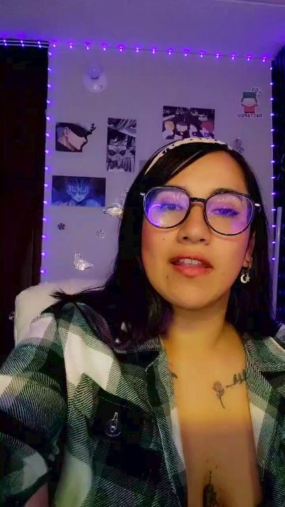 julibella_swee4 live cam on Cam4