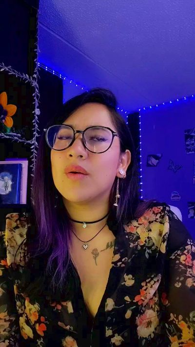 julibella_swee4 live cam on Cam4
