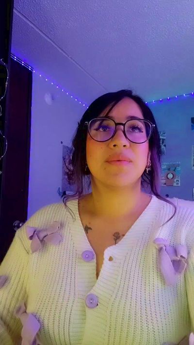 julibella_swee4 live cam on Cam4