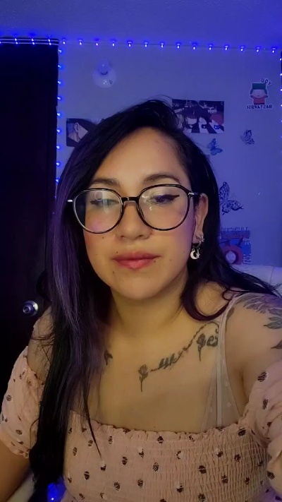 julibella_swee4 live cam on Cam4