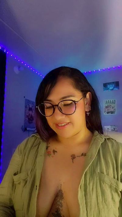 julibella_swee4 live cam on Cam4