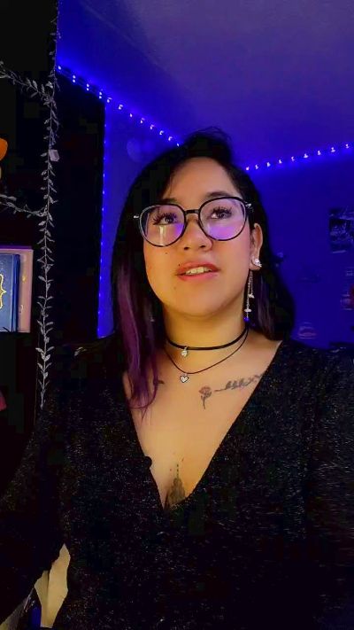 julibella_swee4 live cam on Cam4