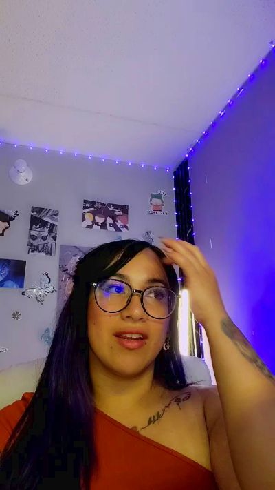 julibella_swee4 live cam on Cam4