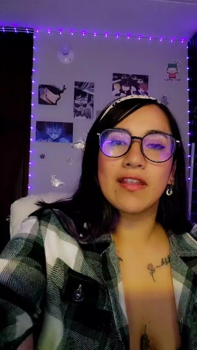 julibella_swee4 live cam on Cam4