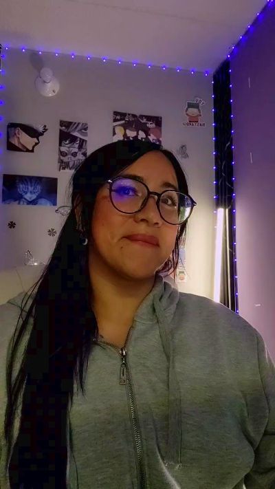 julibella_swee4 live cam on Cam4