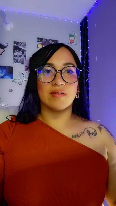 julibella_swee4 live cam on Cam4