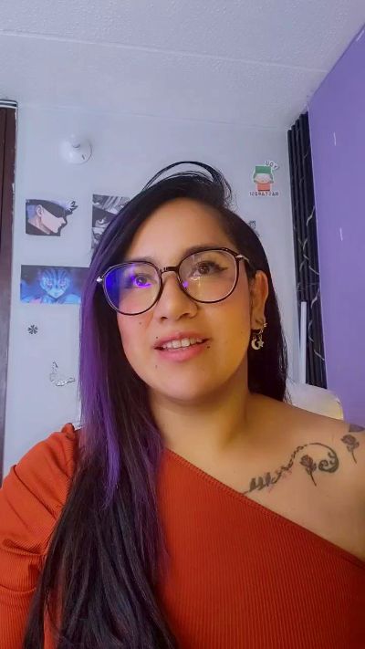 julibella_swee4 live cam on Cam4