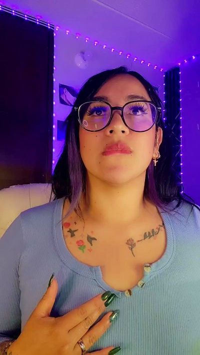 julibella_swee4 live cam on Cam4
