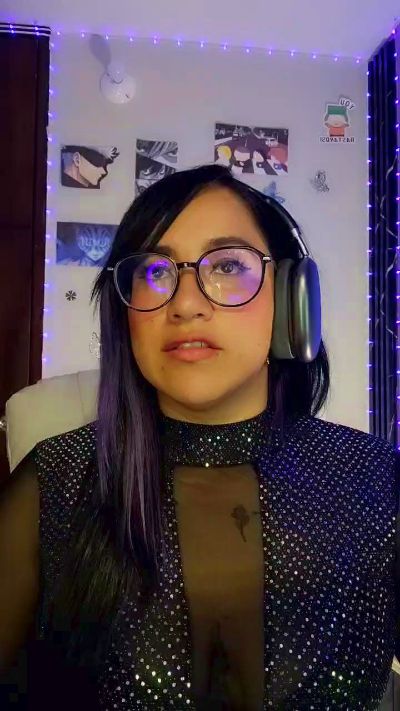 julibella_swee4 live cam on Cam4