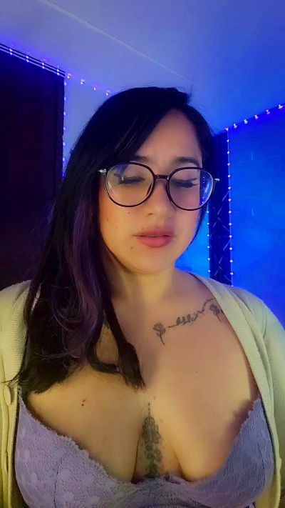 julibella_swee4 live cam on Cam4