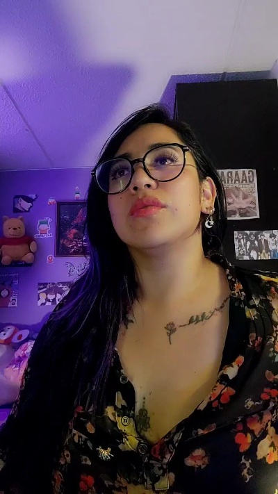 julibella_swee4 live cam on Cam4