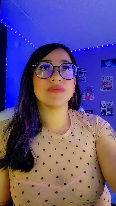 julibella_swee4 live cam on Cam4