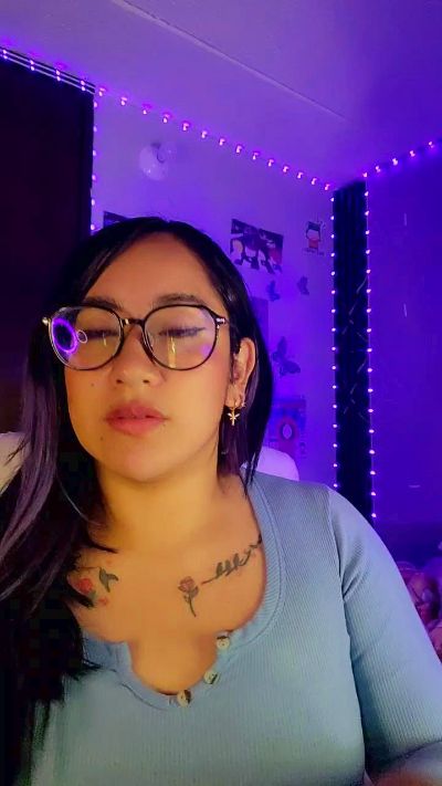 julibella_swee4 live cam on Cam4