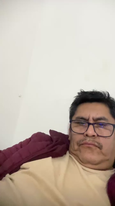 julioesperma live cam on Cam4