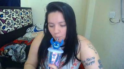 jullymessyy live cam on Cam4