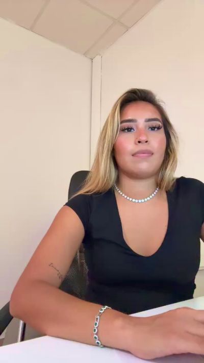 justbribri01 live cam on Cam4