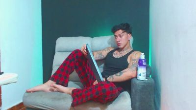 justiin_fuller live cam on Cam4