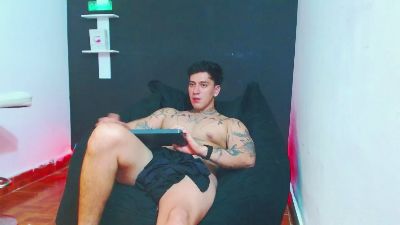 justiin_fuller live cam on Cam4