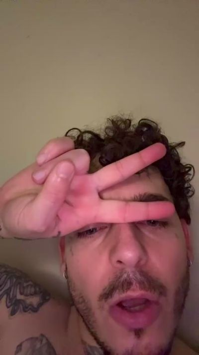 justin35 live cam on Cam4
