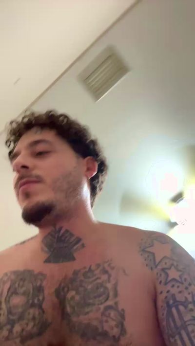 justin35 live cam on Cam4