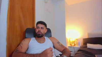 justyntr live cam on Cam4