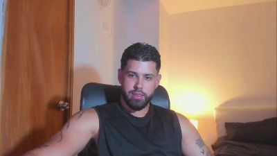 justyntr live cam on Cam4