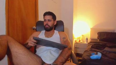 justyntr live cam on Cam4