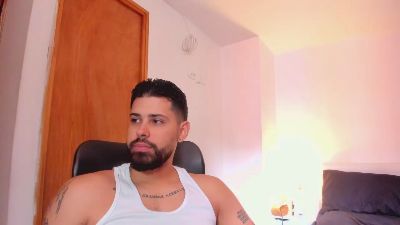 justyntr live cam on Cam4