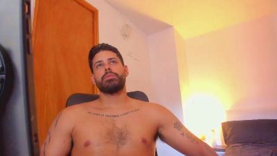 justyntr live cam on Cam4