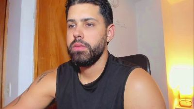 justyntr live cam on Cam4