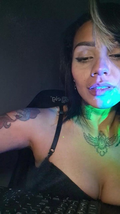 kahpoliver2 live cam on Cam4