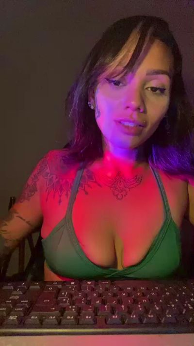 kahpoliver2 live cam on Cam4