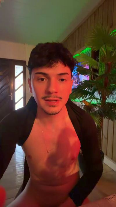 kalebe22 live cam on Cam4