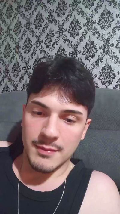 kalebe22 live cam on Cam4