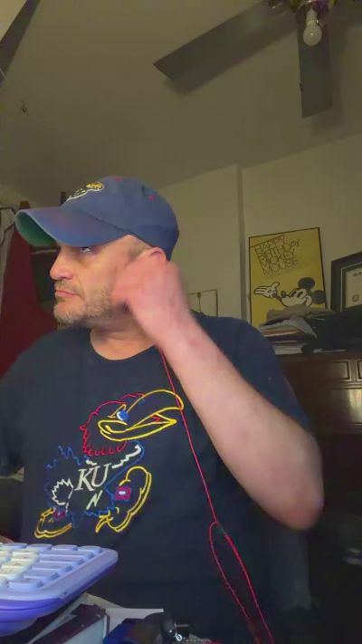 kansaspartyboy live cam on Cam4