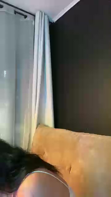 karenbrunette live cam on Cam4
