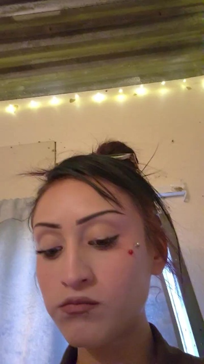 karinathenasty4 live cam on Cam4